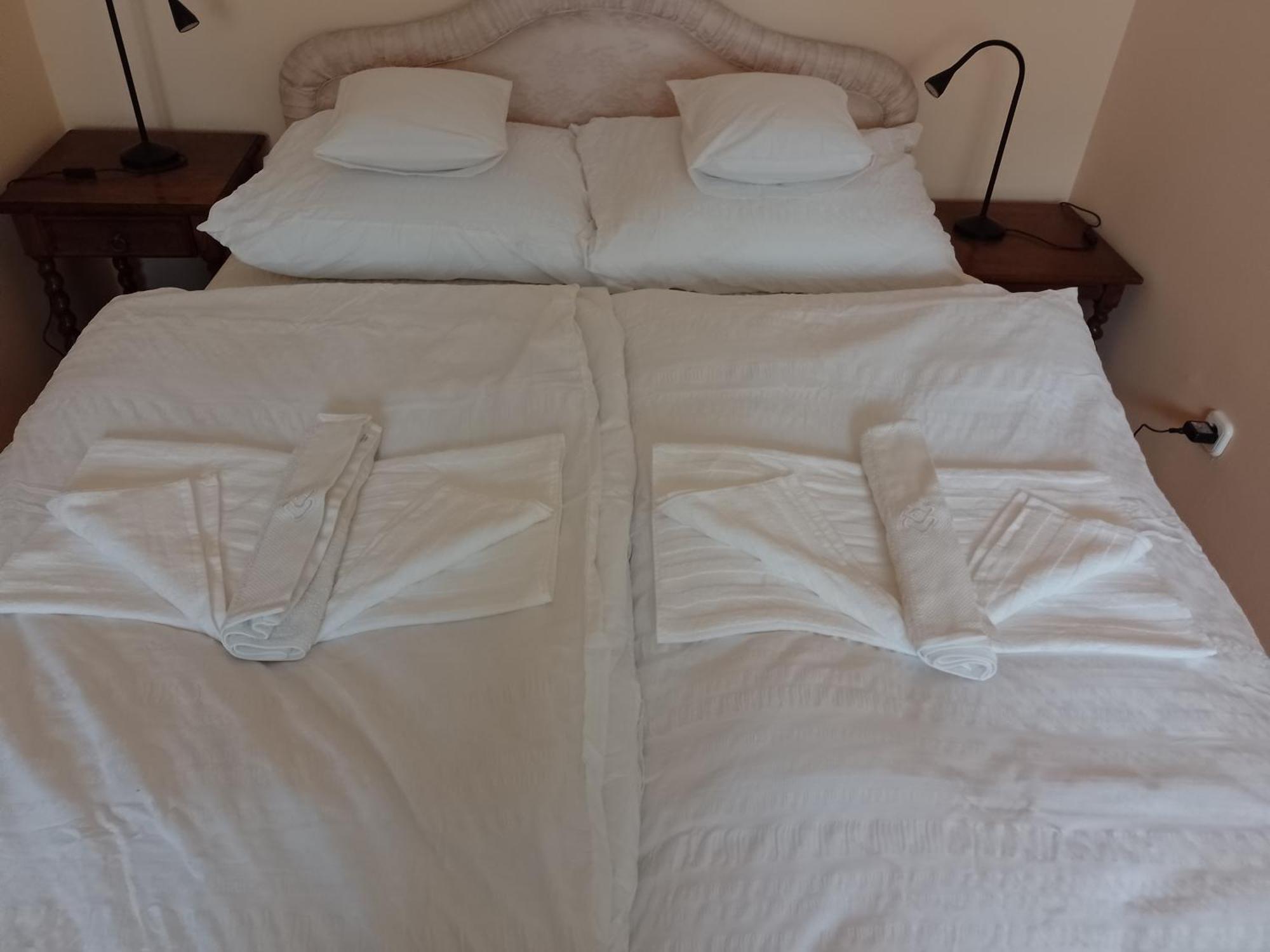 Belvarosi Classic Apartman 85 Square Meters Szombathely Dış mekan fotoğraf