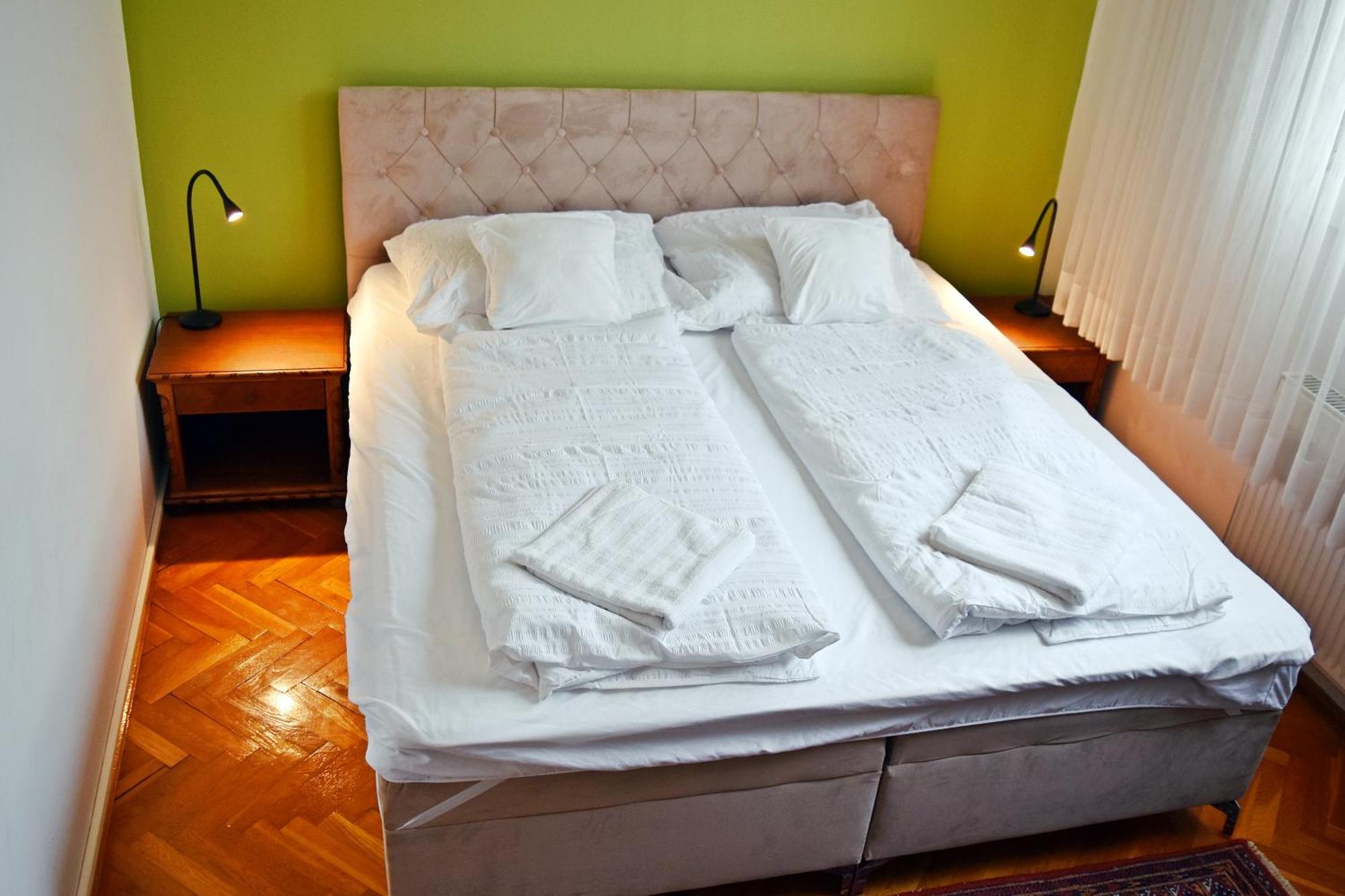 Belvarosi Classic Apartman 85 Square Meters Szombathely Dış mekan fotoğraf