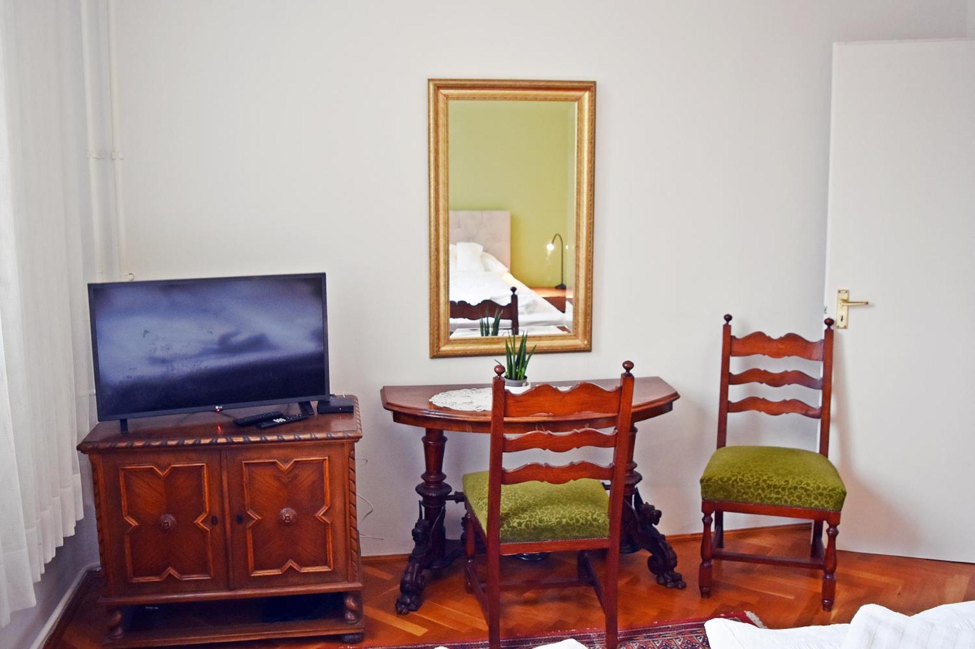 Belvarosi Classic Apartman 85 Square Meters Szombathely Dış mekan fotoğraf