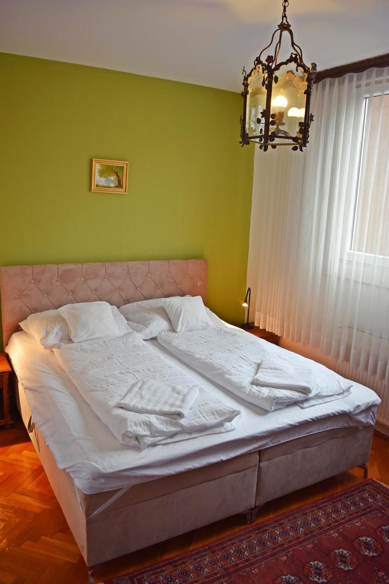 Belvarosi Classic Apartman 85 Square Meters Szombathely Dış mekan fotoğraf