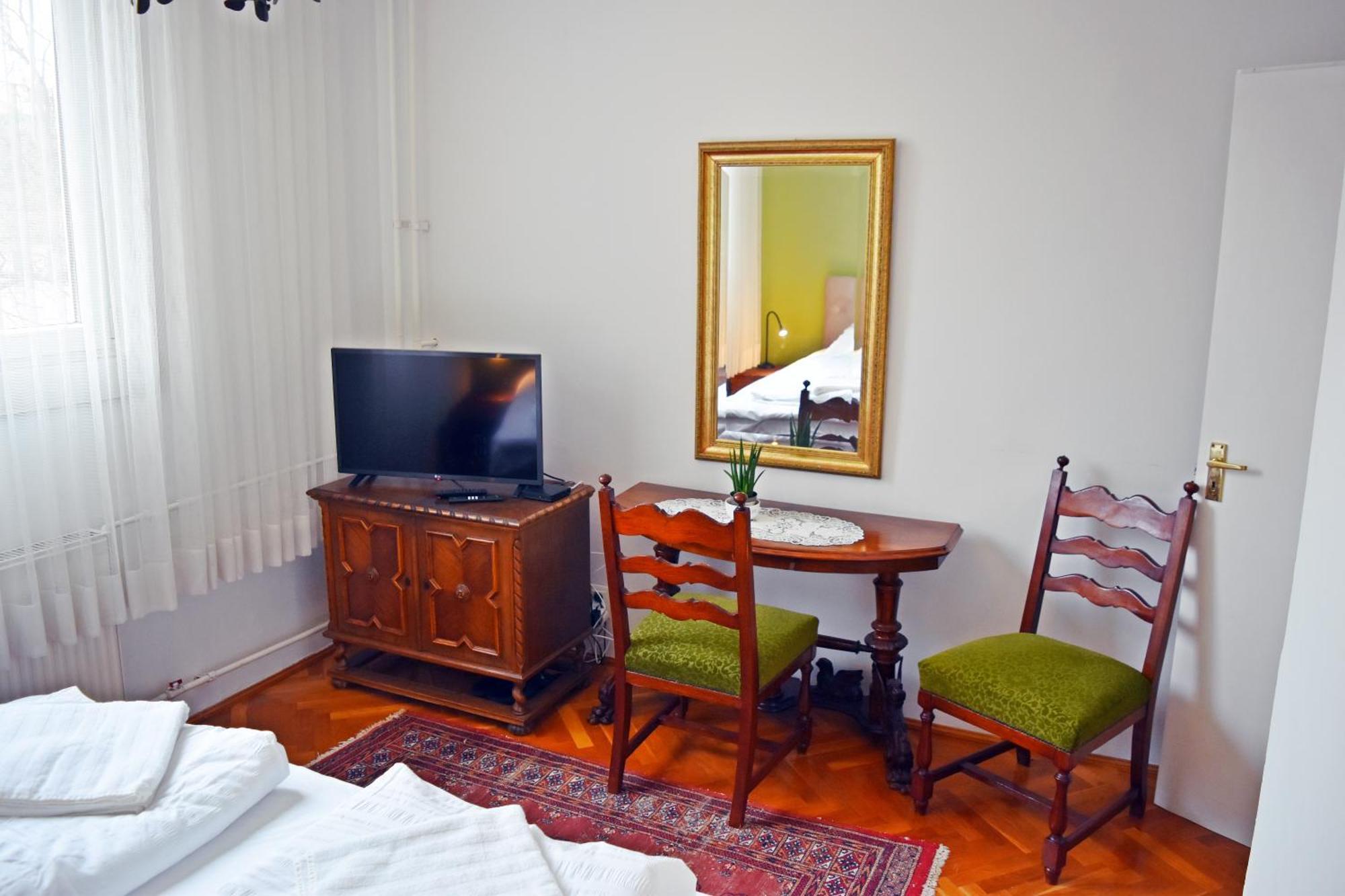 Belvarosi Classic Apartman 85 Square Meters Szombathely Dış mekan fotoğraf
