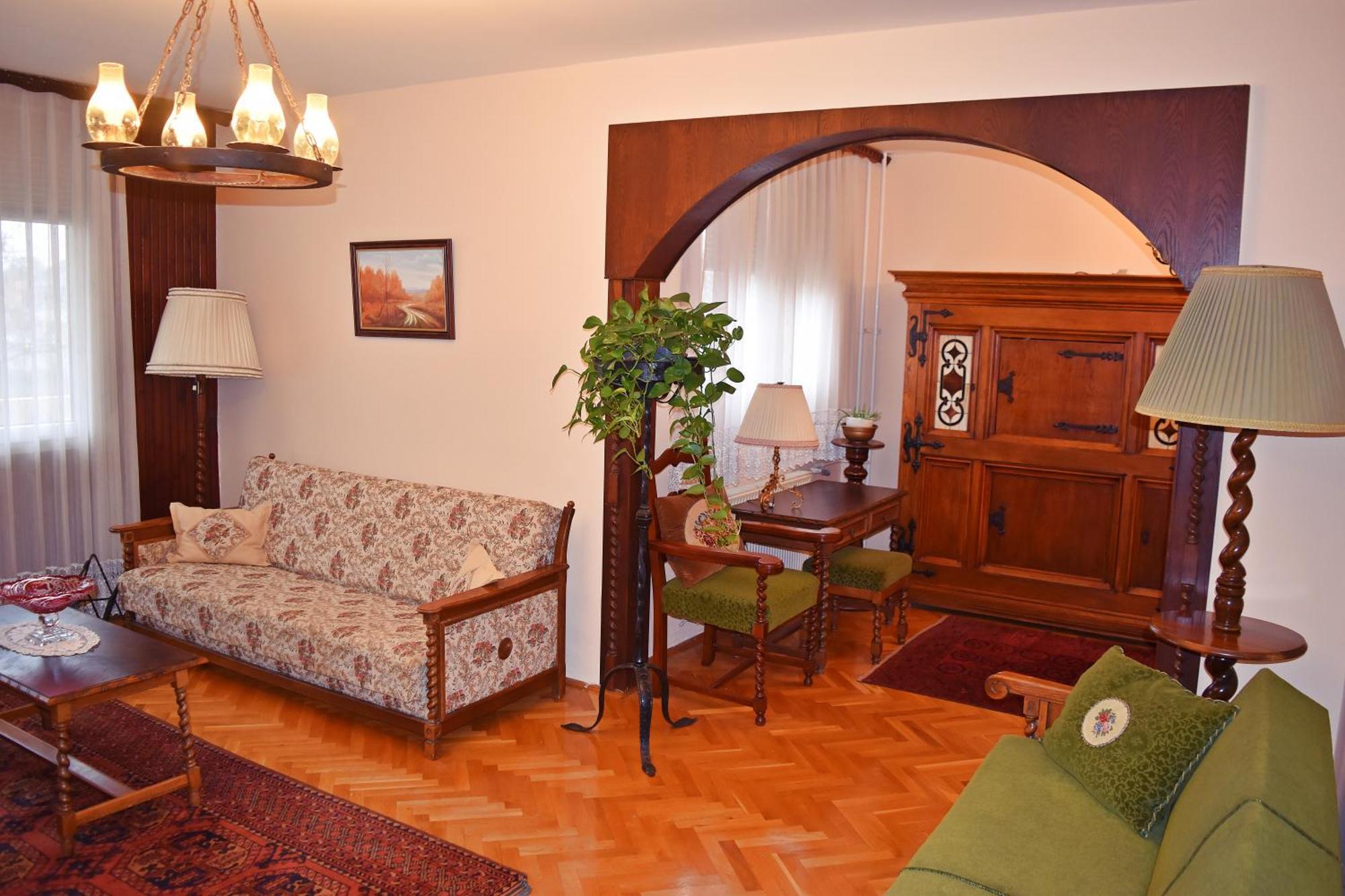 Belvarosi Classic Apartman 85 Square Meters Szombathely Dış mekan fotoğraf