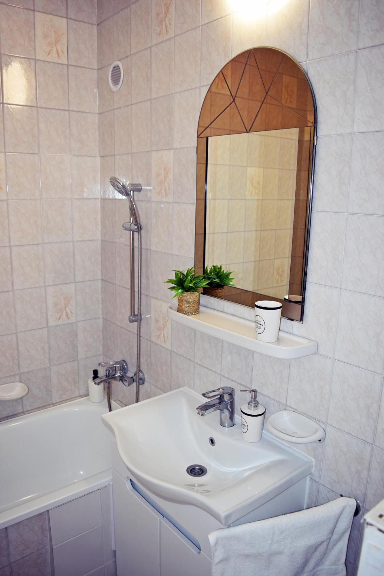 Belvarosi Classic Apartman 85 Square Meters Szombathely Dış mekan fotoğraf
