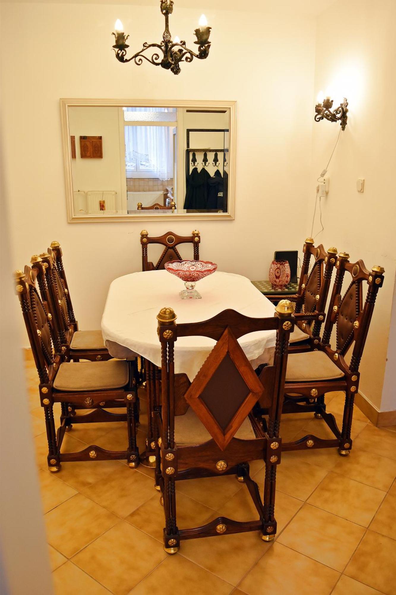 Belvarosi Classic Apartman 85 Square Meters Szombathely Dış mekan fotoğraf